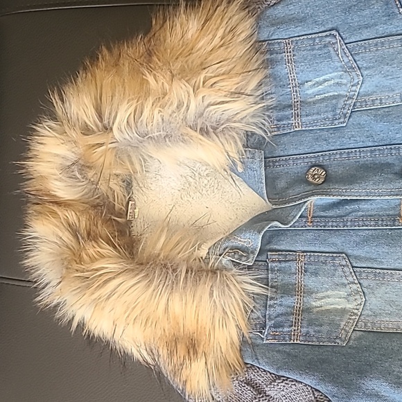 Fur trimmed denim jacket with grey knit sleeves size medium brand EDSN ONE - Picture 2 of 5